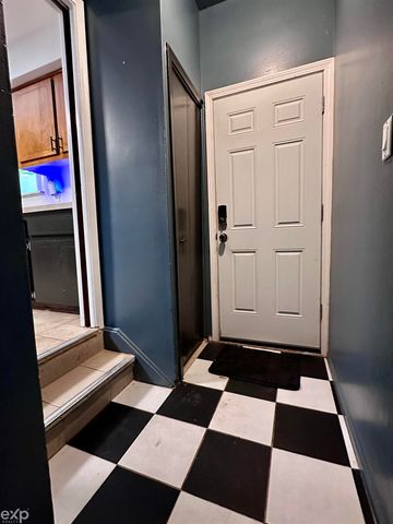 21746 Wellington Avenue, Warren, MI 48089