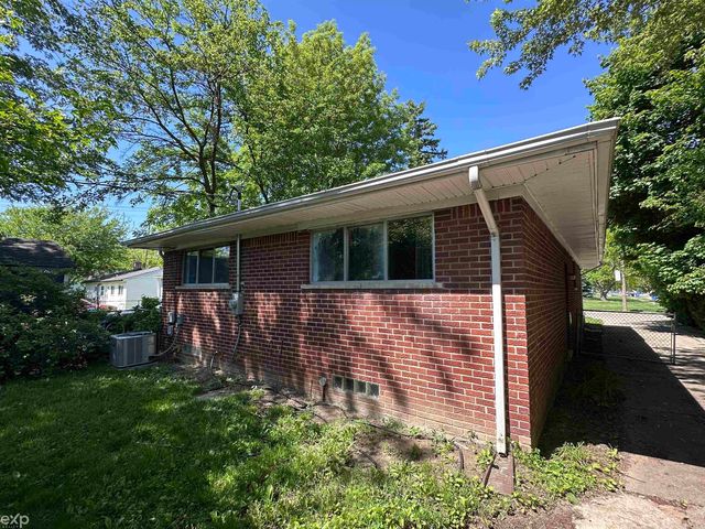 21746 Wellington Avenue, Warren, MI 48089
