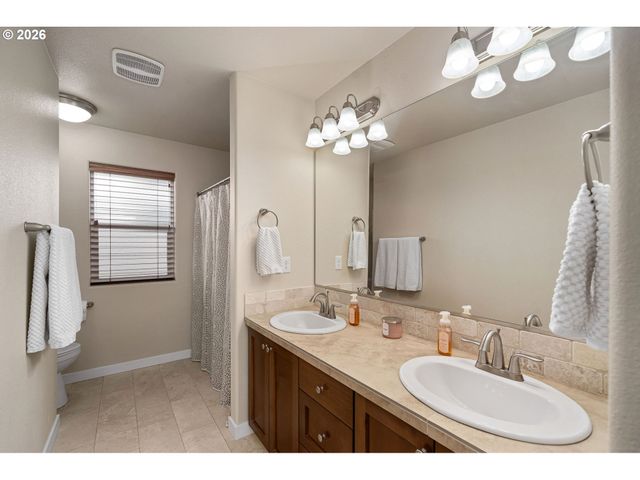 16980 Sw 133RD Ter, King City, OR 97224