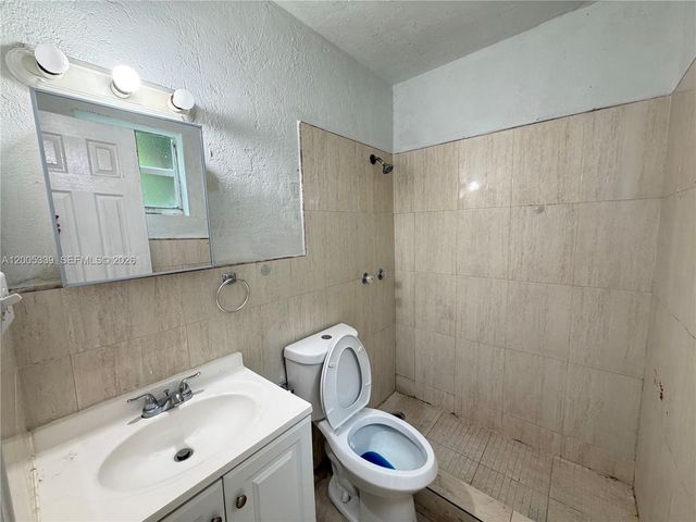 2212 Grant St s, Hollywood, FL 33020