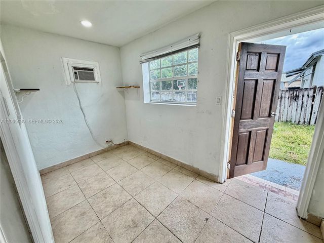 2212 Grant St s, Hollywood, FL 33020