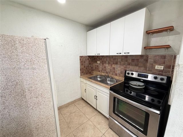 2212 Grant St s, Hollywood, FL 33020