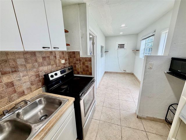 2212 Grant St s, Hollywood, FL 33020