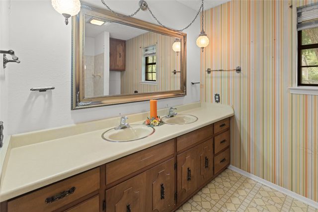 209 N Harrison Street, Roxton, TX 75477