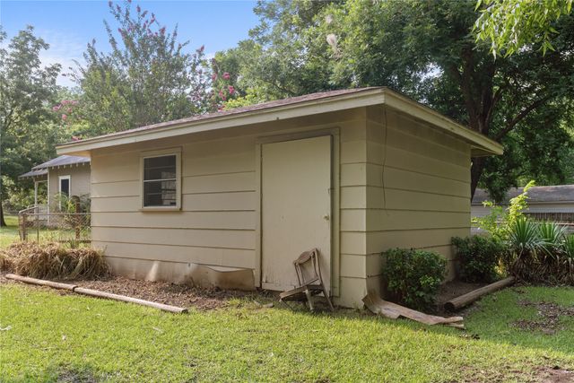 209 N Harrison Street, Roxton, TX 75477
