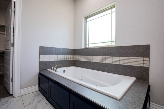 1010 Huntleigh Drive, Bentonville, AR 72713