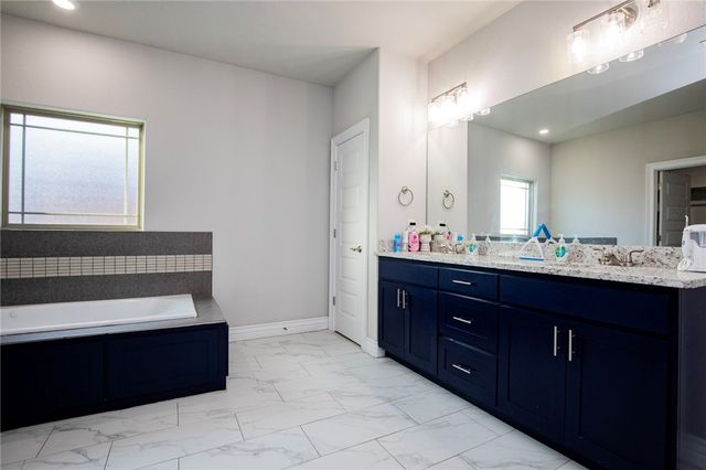 1010 Huntleigh Drive, Bentonville, AR 72713