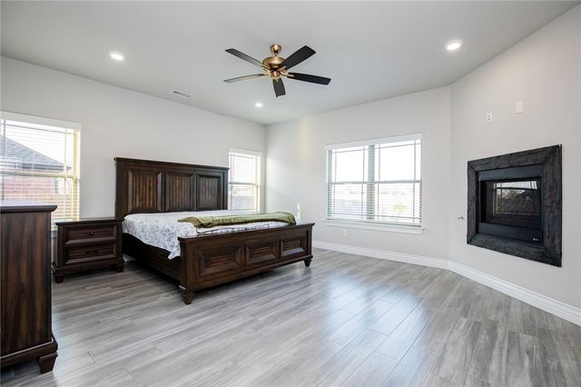 1010 Huntleigh Drive, Bentonville, AR 72713