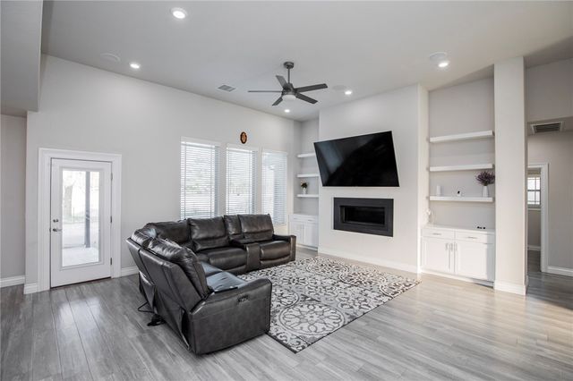 1010 Huntleigh Drive, Bentonville, AR 72713