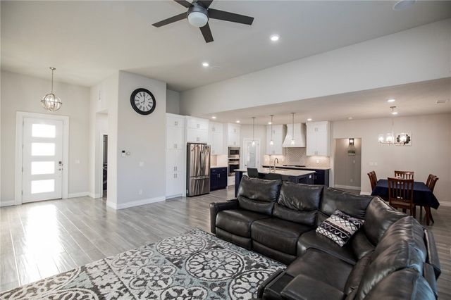 1010 Huntleigh Drive, Bentonville, AR 72713