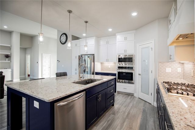 1010 Huntleigh Drive, Bentonville, AR 72713