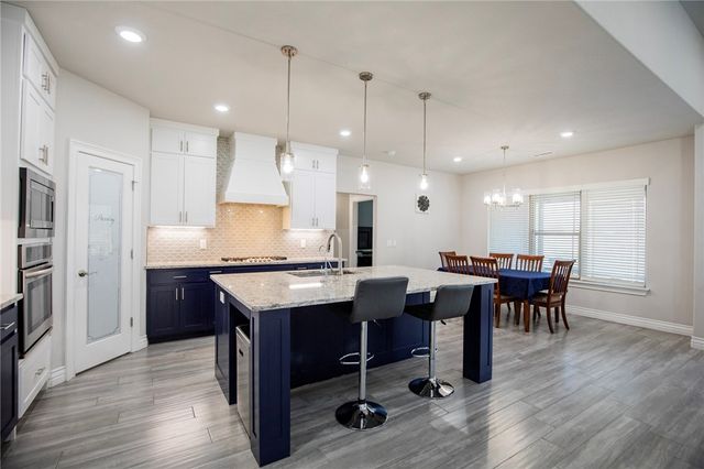 1010 Huntleigh Drive, Bentonville, AR 72713