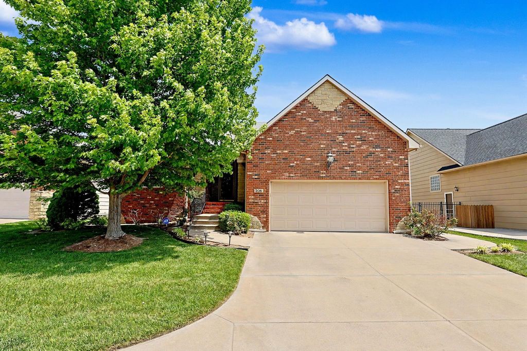 206 S Bordeulac St, Wichita, KS 67230