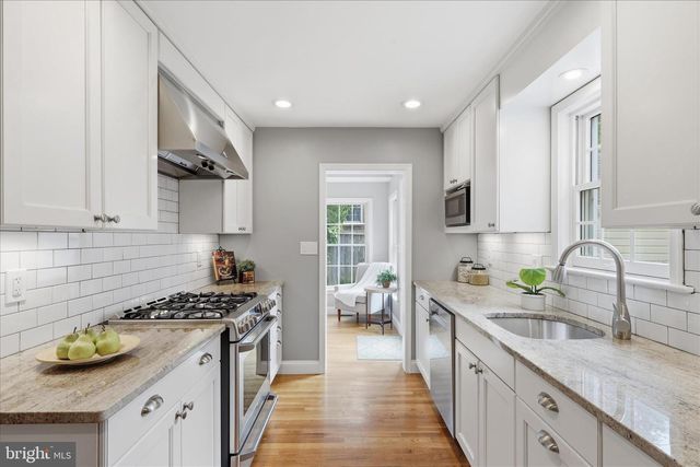 139 S ABINGDON ST, Arlington, VA 22204