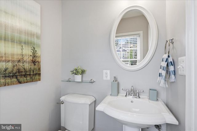 139 S ABINGDON ST, Arlington, VA 22204