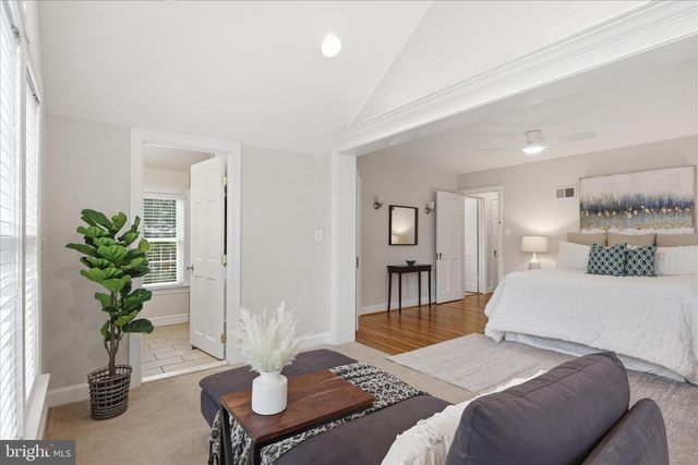 139 S ABINGDON ST, Arlington, VA 22204