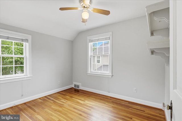139 S ABINGDON ST, Arlington, VA 22204