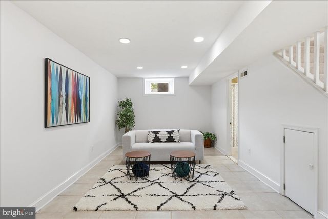 139 S ABINGDON ST, Arlington, VA 22204