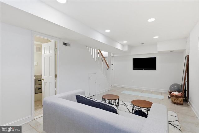 139 S ABINGDON ST, Arlington, VA 22204