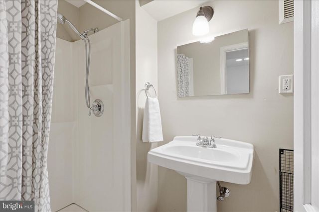 139 S ABINGDON ST, Arlington, VA 22204