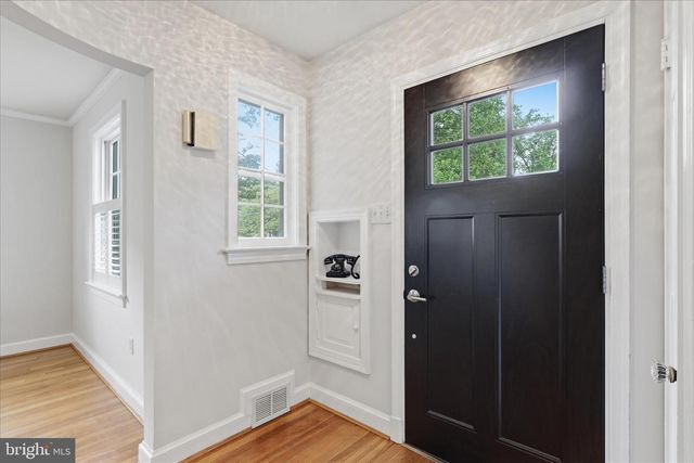 139 S ABINGDON ST, Arlington, VA 22204