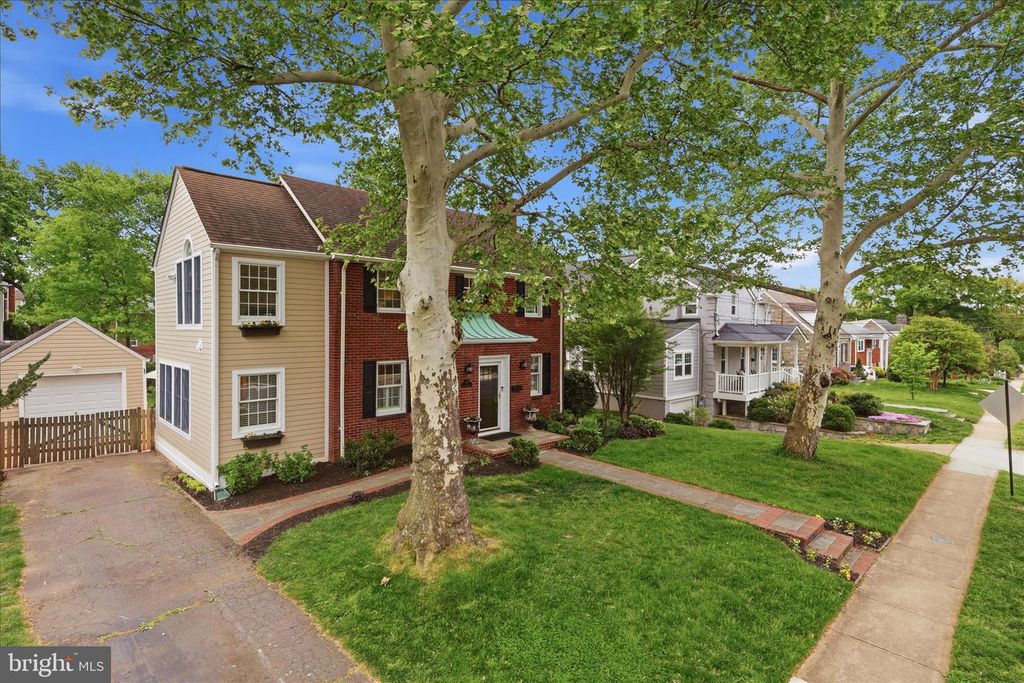 139 S ABINGDON ST, Arlington, VA 22204