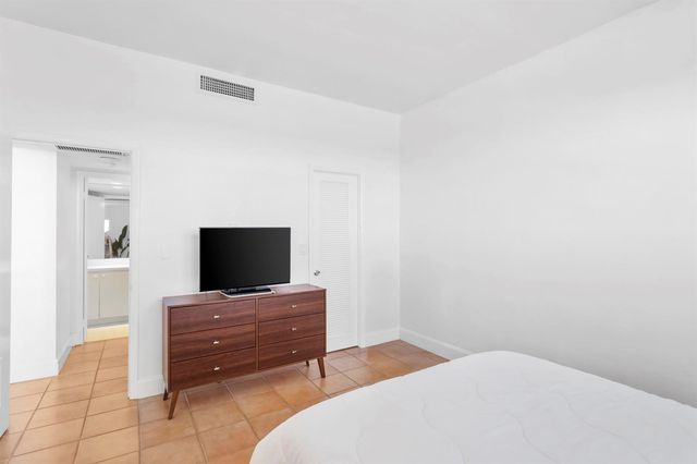 90 Edgewater Drive Ph23, Coral Gables, FL 33133