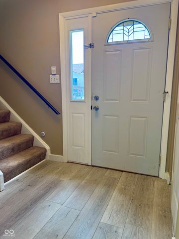 113 Greenwood Trail N, Greenwood, IN 46142
