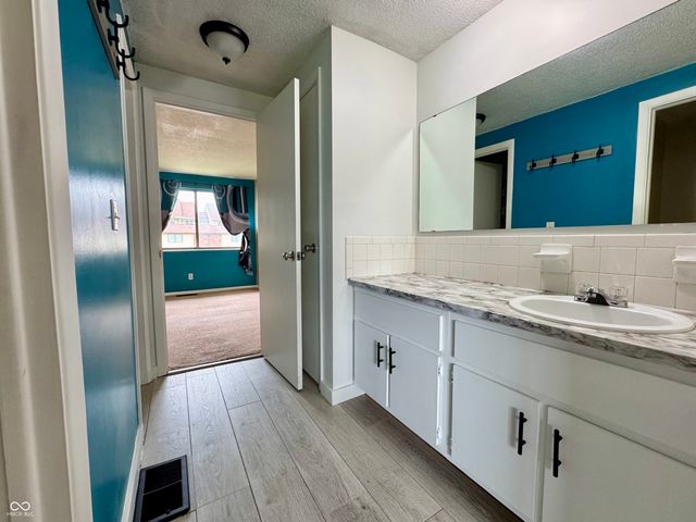113 Greenwood Trail N, Greenwood, IN 46142