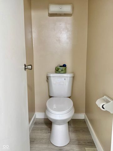 113 Greenwood Trail N, Greenwood, IN 46142