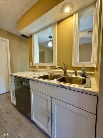 113 Greenwood Trail N, Greenwood, IN 46142