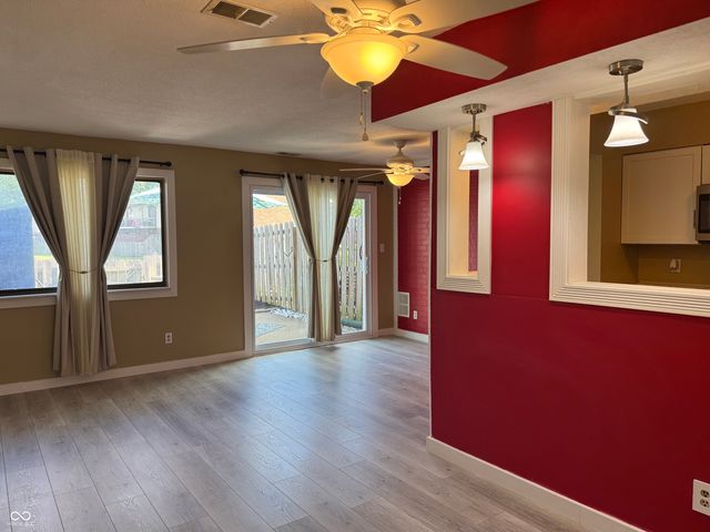 113 Greenwood Trail N, Greenwood, IN 46142