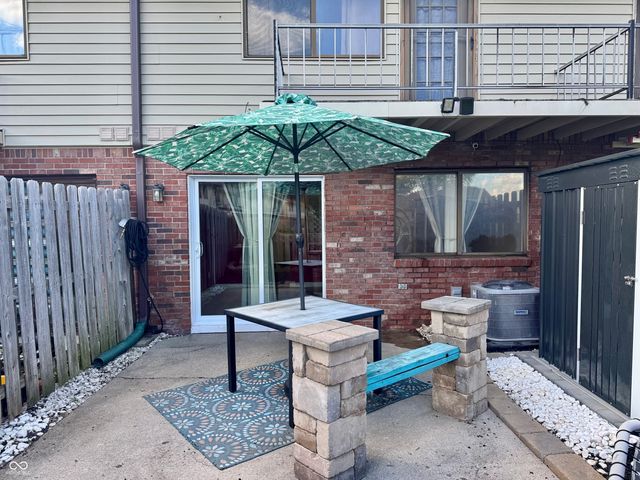 113 Greenwood Trail N, Greenwood, IN 46142