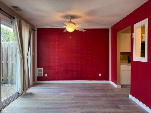 113 Greenwood Trail N, Greenwood, IN 46142