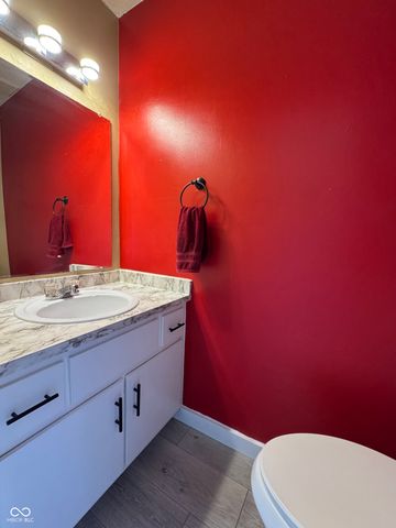 113 Greenwood Trail N, Greenwood, IN 46142