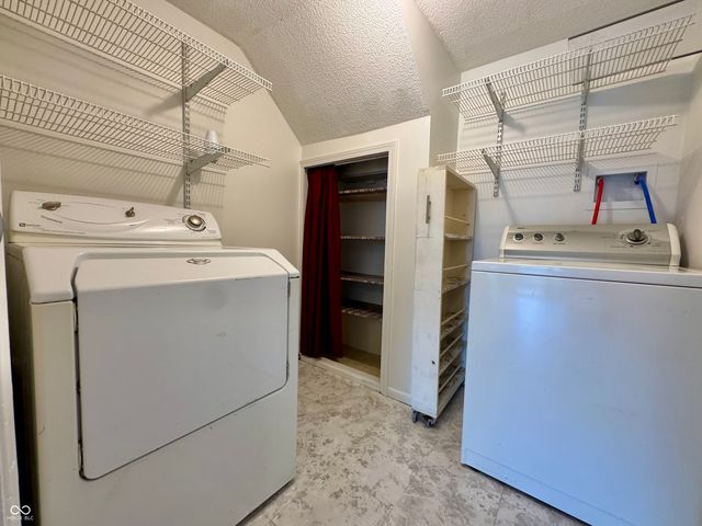 113 Greenwood Trail N, Greenwood, IN 46142