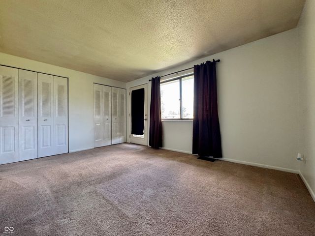 113 Greenwood Trail N, Greenwood, IN 46142