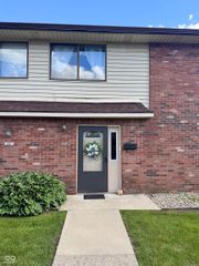 113 Greenwood Trail N, Greenwood, IN 46142