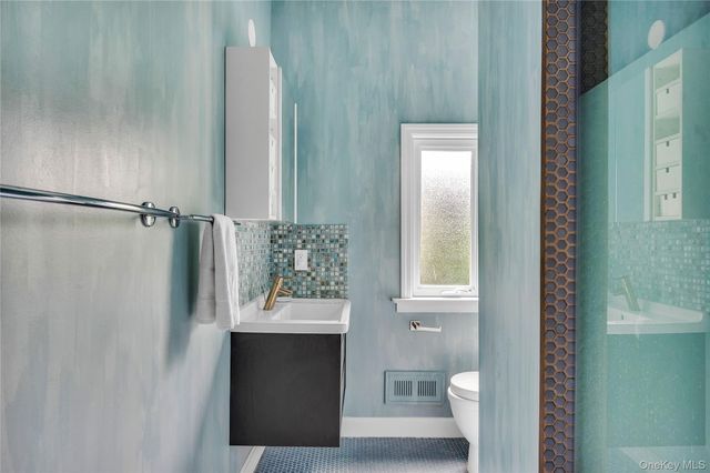 3 Harmony Drive, Larchmont, NY 10538