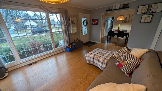 608 N Joyce Street, Lombard, IL 60148