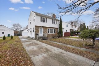 609 Everett Drive, Lansing, MI 48915