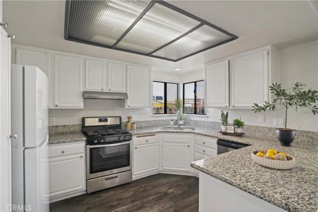 37702 50th Street East, Palmdale, CA 93552