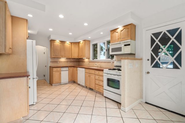16 Douglas Road, Belmont, MA 02478