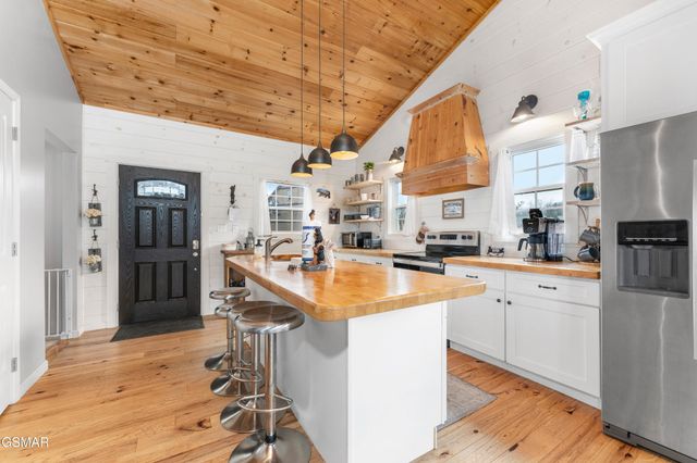 1131 Sanctuary Shores Way, Sevierville, TN 37876