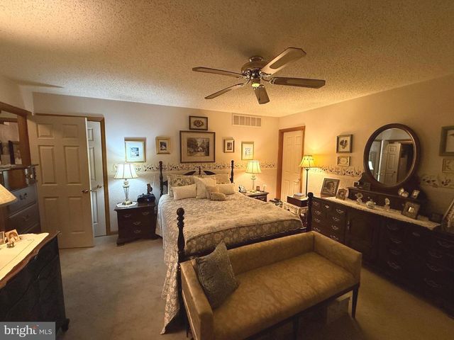 7 LAUREL DR, Mullica Hill, NJ 08062