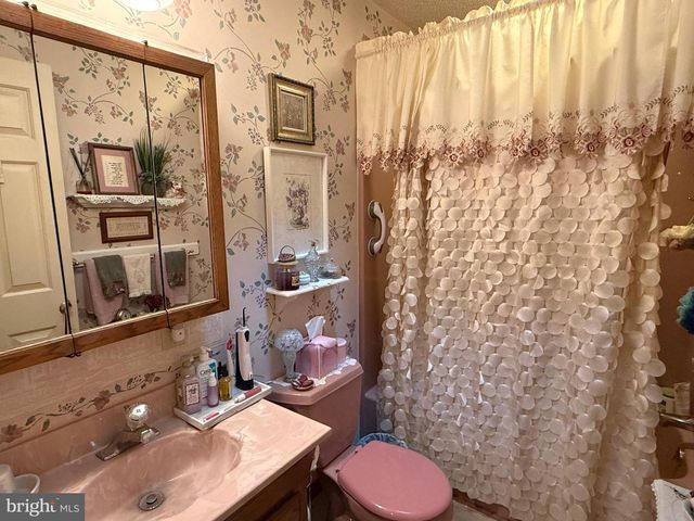 7 LAUREL DR, Mullica Hill, NJ 08062