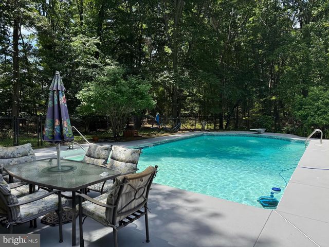 7 LAUREL DR, Mullica Hill, NJ 08062
