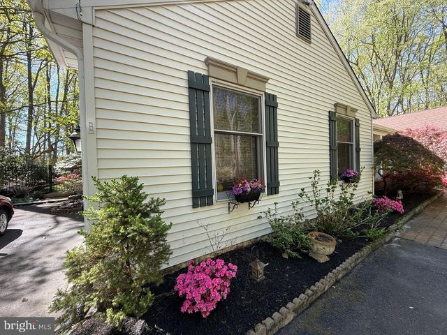 7 LAUREL DR, Mullica Hill, NJ 08062