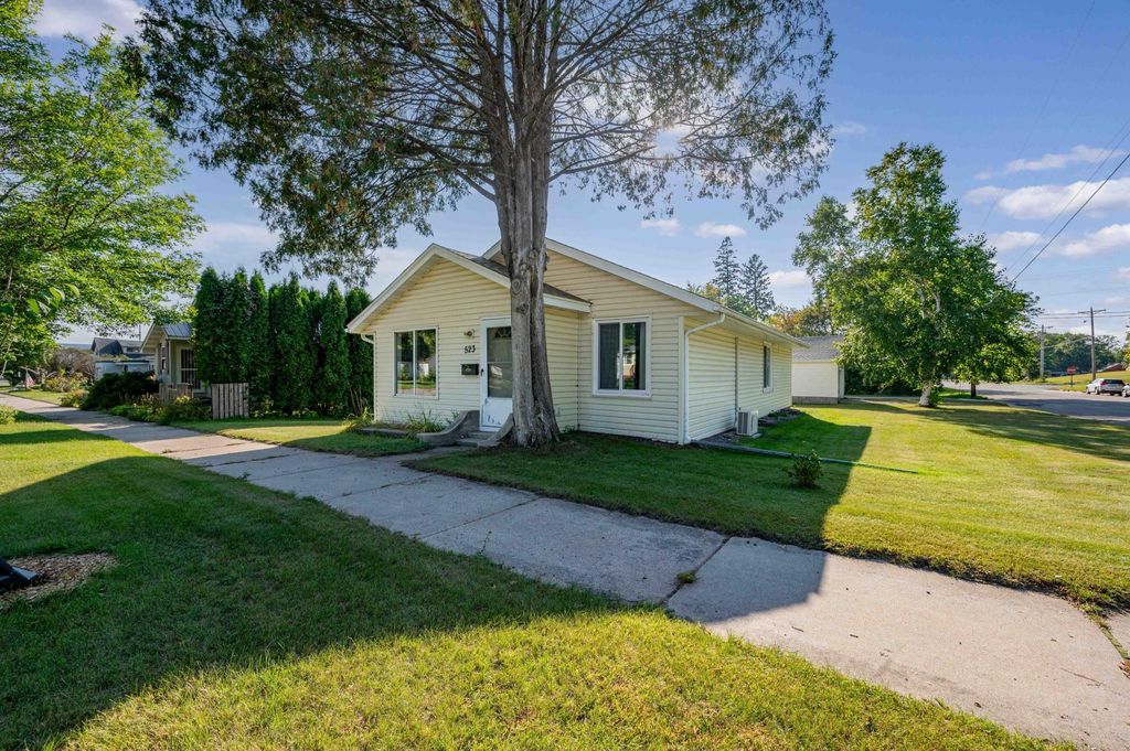 523 NW 6th Avenue, Grand Rapids, MN 55744