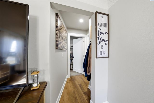 915 Cornell Ave, Yakima, WA 98902